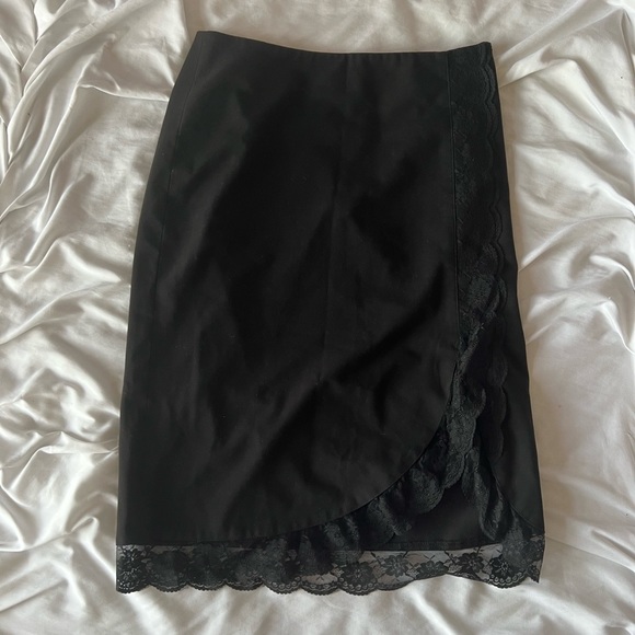 🪦Black Lace Trim Midi Skirt🪦 - Picture 3 of 4